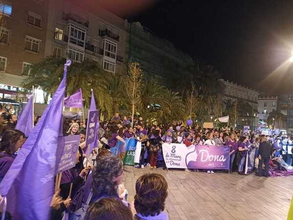 La segunda manifestación recorre el centro de Valencia con cánticos contra Irene Montero
