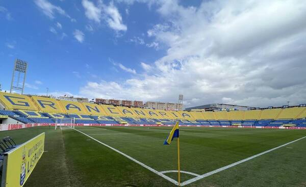 En directo, la afición del Alavés disfruta de la &#039;final&#039; por el ascenso