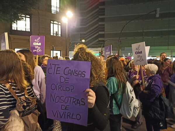 La segunda manifestación recorre el centro de Valencia con cánticos contra Irene Montero