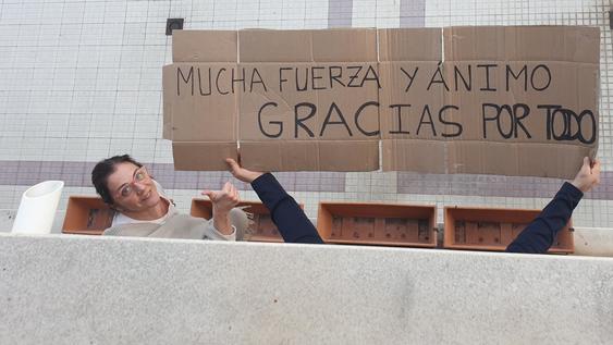 Sandra y su familia mandan ánimo para todos los sanitarios y trabajadores que en esta crisis sanitaria están dándolo todo