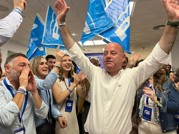 Barón celebra la victoria del PP en la noche electoral