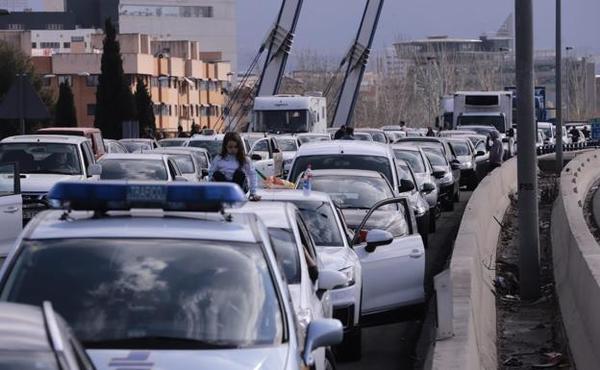 Así te hemos contado la protesta desde el amanecer hasta la apertura de la autovía