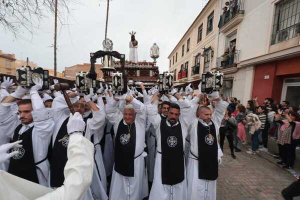 Jesús de la Humillación, a pulso, en el Llano de Doña Trinidad. Foto: Salvador Salas