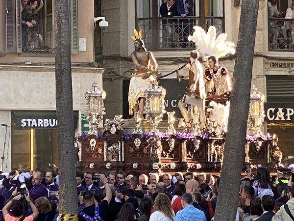 El Cristo de Azotes y Columna, en la plaza de la Constitución. R. R.