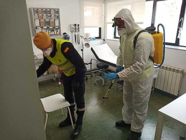 En la zona oriental, el personal movilizado por la Consejería de Obras Públicas, coorodinados por la Unidad Militar de Emergencias (UME) desinfectará los centros de salud y lonjas de Colindres y Santoña y el centro sanitario de Cotolino en Castro Urdiales.