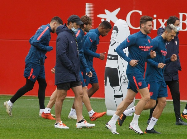 En la rueda de prensa previa al choque de esta tarde el técnico vasco del #SevillaFC, Julen Lopetegui, comentó la actualidad de su equipo #ONervionLive