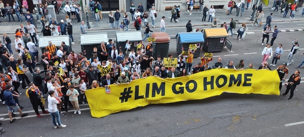 Así te hemos contado las protestas en Mestalla en la previa del Valencia-Sevilla