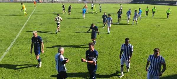 El Real Oviedo firma un empate sin goles ante el Deportivo Alavés