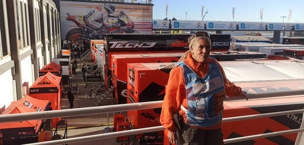 DIRECTO | La afición valenciana invade la pista para aclamar a Bagnaia