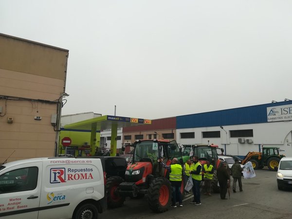 En directo | Las protestas olivareras en la provincia de Jaén y los cortes de tráfico