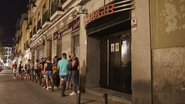 Madrid impone el uso obligatorio de mascarilla y limita las reuniones a grupos de diez personas