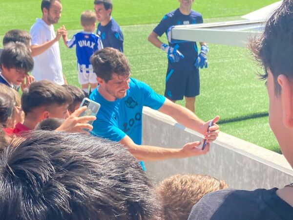 La Real Sociedad arranca la pretemporada entre un baño de masas