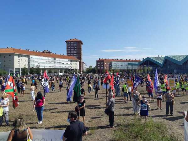 Los sindicatos cifran en un 70% el seguimiento a la huelga en los colegios vascos y Educación lo rebaja al 42%