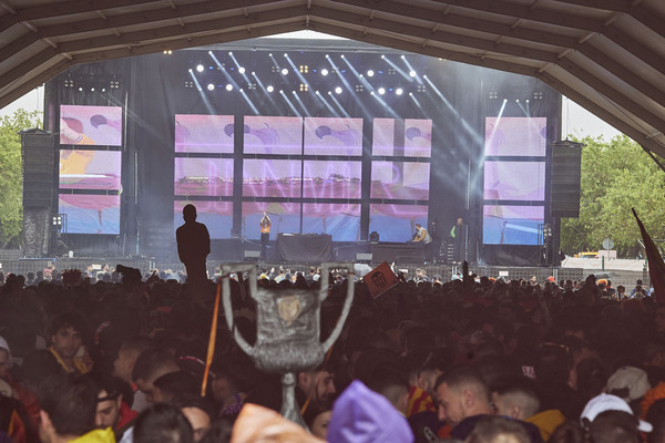 Y en la fanzone de Sevilla... ¡FIESTA total!
