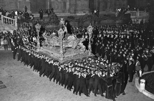 El Cristo de los Estudiantes en la década de los 60. Foto: Fondo Bienvenido-Arenas. CTI Universidad de Málaga