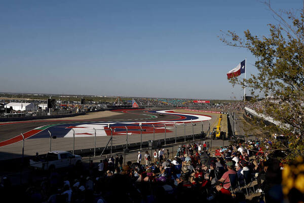 Los aficionados disfrutan de la F1 en Austin, sede del GP de EE UU.