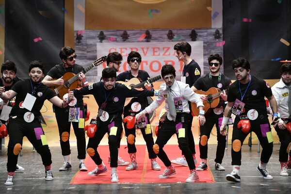 Carnaval de Badajoz: Los Camballotas embriagan al público en una noche más floja