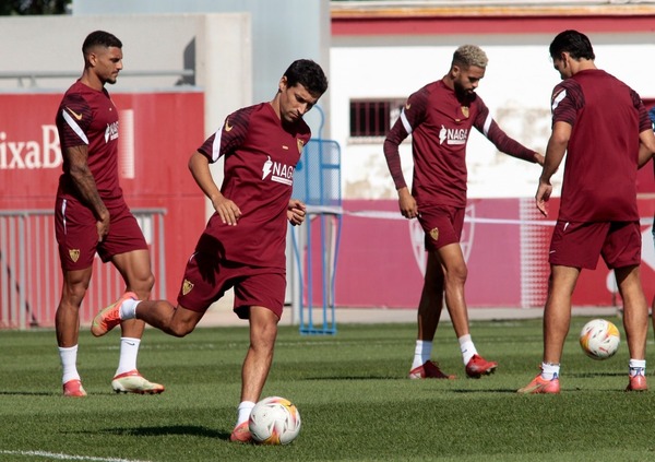 ¿Qué os parece la alineación del Sevilla FC para medirse al Mallorca? ¿Qué cambiarías si fueras Julen Lopetegui? #SevillaFC #SevillaFCRCDMallorca