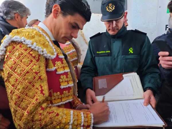 La lluvia obliga a suspender el último festejo y la Feria de Olivenza se despide con agua