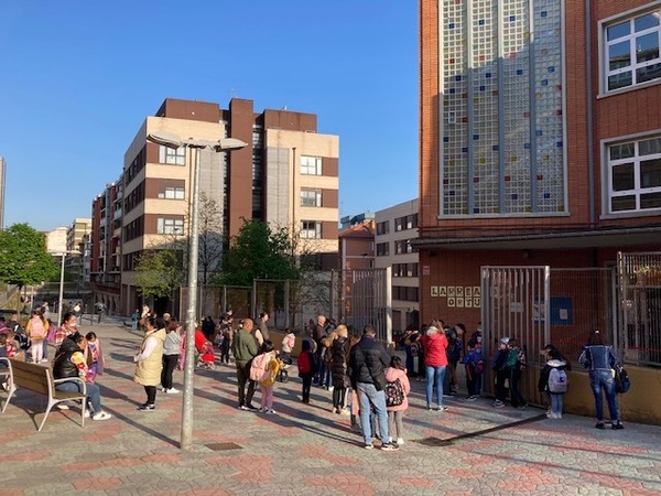 Primera jornada en los colegios vizcaínos sin mascarillas y con dudas