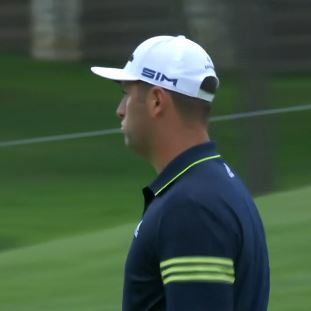 Más elocuente, imposible.... resopla de alivio Rahm tras embocar para birdie en el 9