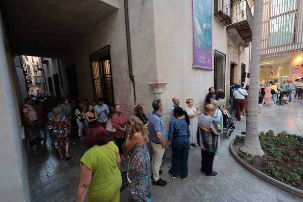 Colas en el Thyssen. SALVADOR SALAS