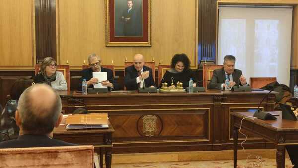 «No ha habido inversión ni promoción de León; sólo ha habido un obsequio en forma de placer y lujo a usted y su mujer»