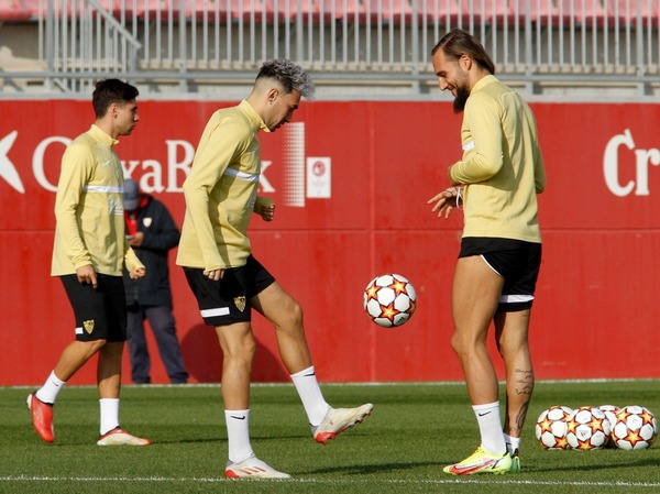 ¿Qué os parece la alineación del Sevilla FC para medirse al Salzburgo? ¿Qué cambiarías si fueras Julen Lopetegui? #SevillaFC #UCL