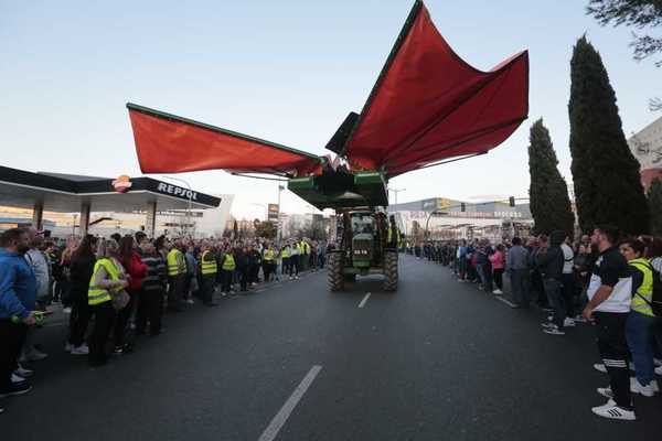 Así te hemos contado la protesta desde el amanecer hasta la apertura de la autovía