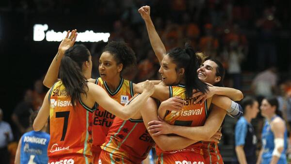 CB Avenida cae en el último cuarto y permite al Valencia Basket hacerse con la liga