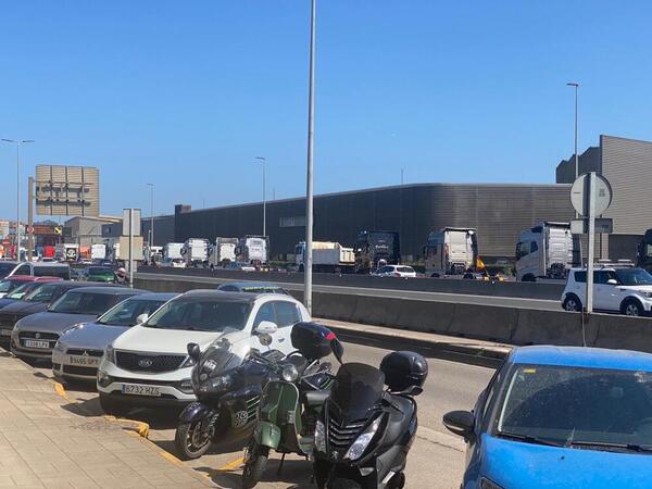 Así les hemos contado el minuto a minuto de la marcha lenta de 400 camiones desde Raos a Santander