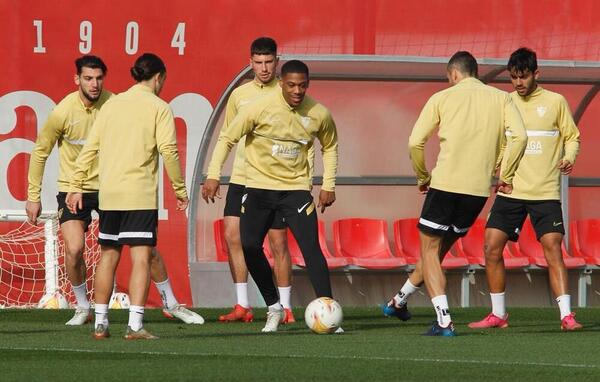 Esta es la convocatoria del Sevilla FC para enfrentarse al Rayo Vallecano esta tarde en el duelo correspondiente a la 28ª jornada de LaLiga #SevillaFC #RayoSevillaFC