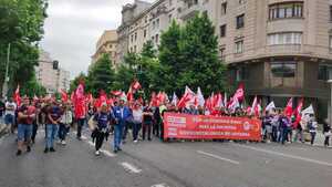 Miles de trabajadores salen a la calle a la búsqueda de «un convenio digno»