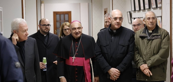 Sigue la toma de posesión del nuevo arzobispo de Valencia, Enrique Benavent