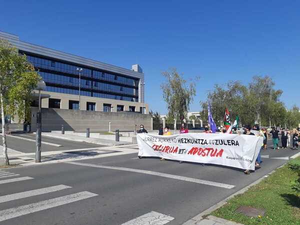 Los sindicatos cifran en un 70% el seguimiento a la huelga en los colegios vascos y Educación lo rebaja al 42%