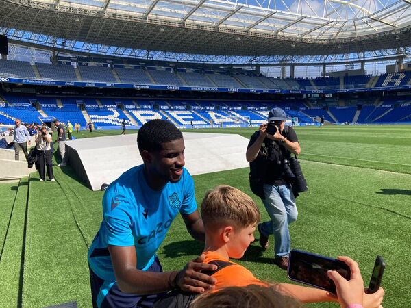 La Real Sociedad arranca la pretemporada entre un baño de masas