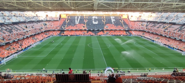 Así te hemos contado las protestas en Mestalla en la previa del Valencia-Sevilla