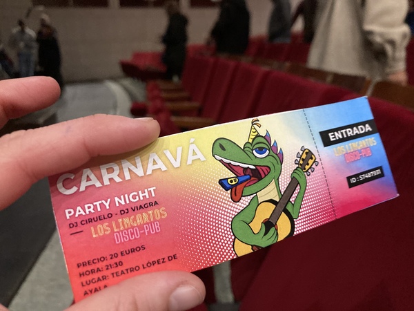 Carnaval de Badajoz: Los Camballotas embriagan al público en una noche más floja