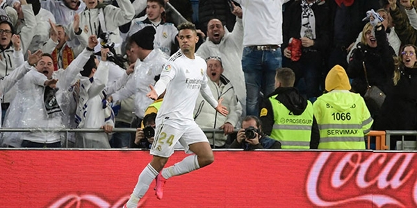 Foto: Así le quedan a Ocampos, Fernando y Gudelj las tres nuevas camisetas  del Sevilla FC 23/24