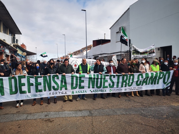 Así hemos contado las protestas de los agricultores en la inauguración de Agroexpo