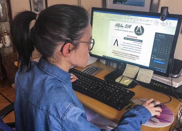 La Consejería de Educación de Cantabria asegura que el segundo día de teleformación ha discurrido con una alta concurrencia en la plataforma educativa Yedra, pero sin los apuros técnicos de la primera jornada. La Consejería tiene datos actualizados de usuarios conectados a este herramienta: el lunes 16 de marzo se registraron 50.861, y hoy, hasta las 11.30 horas, 16.799.