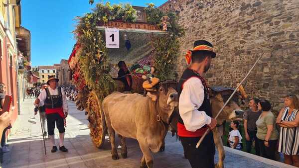 Así vivimos en directo los desfiles de carros y pendones y el acto de las Cantaderas