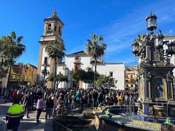 Concentración y minuto de silencio frente a la Iglesia de La Palma por el atentado yihadista en Algeciras.