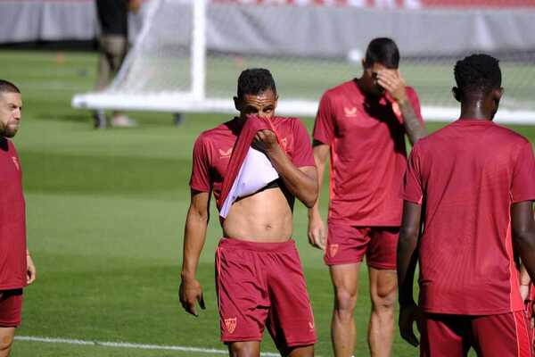 Esta es la convocatoria del Sevilla FC para enfrentarse al Atlético de Madrid esta tarde en el duelo correspondiente a la 7ª jornada de LaLiga #SevillaFC #SevillaFCAtleti