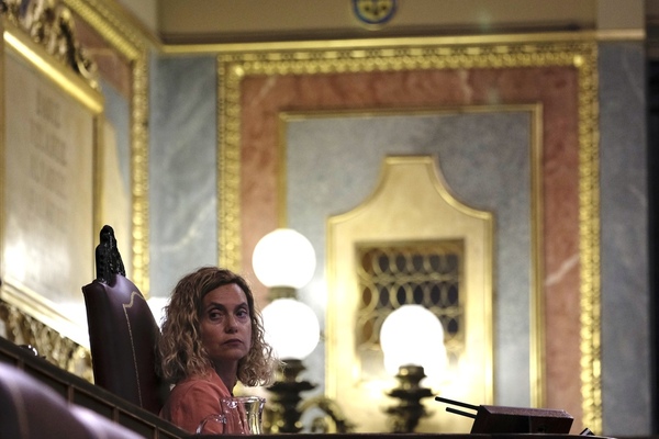 La presidenta de la Cámara Baja, Meritxell Batet, en el inicio del pleno / Óscar Chamorro