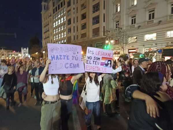 La segunda manifestación recorre el centro de Valencia con cánticos contra Irene Montero