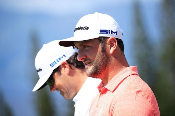 Se percibe en su semblante que ha acabado satisfecho en su primer día de trabajo del año en Hawai