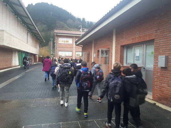 Directo: los niños vuelven al colegio en Bizkaia con el covid en cifras récord