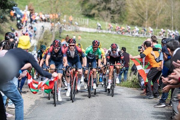 El espectáculo de la Itzulia. CHARLY LÓPEZ