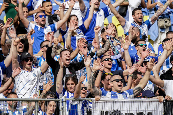 En directo, la afición del Alavés disfruta de la &#039;final&#039; por el ascenso
